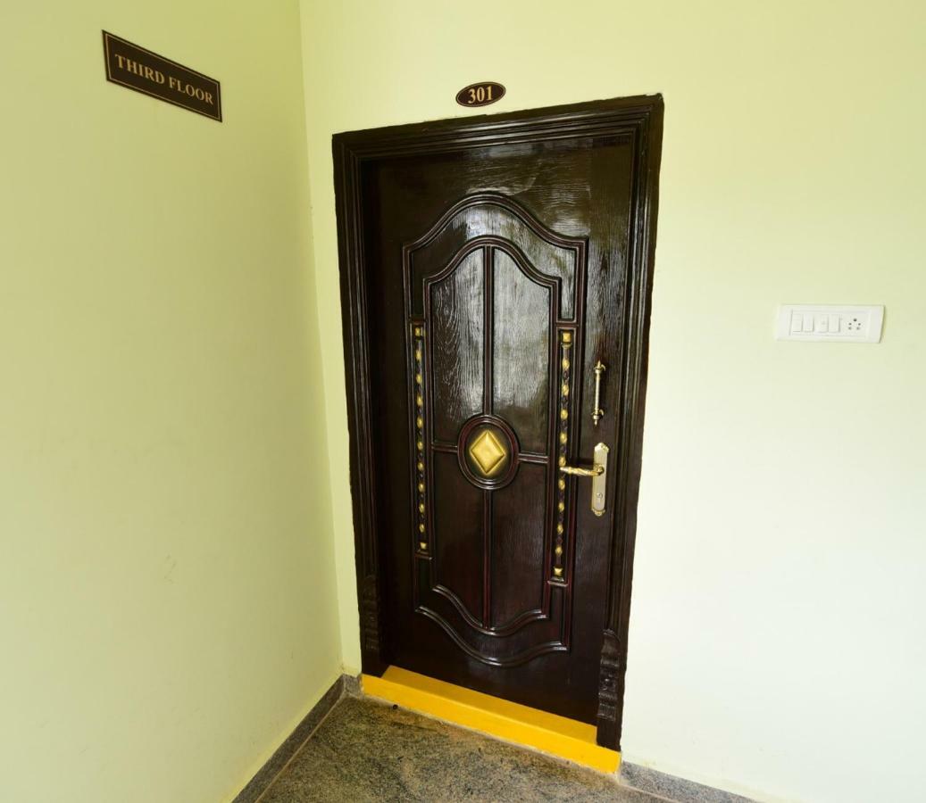 Sree Service Apartments تيروباتي المظهر الخارجي الصورة